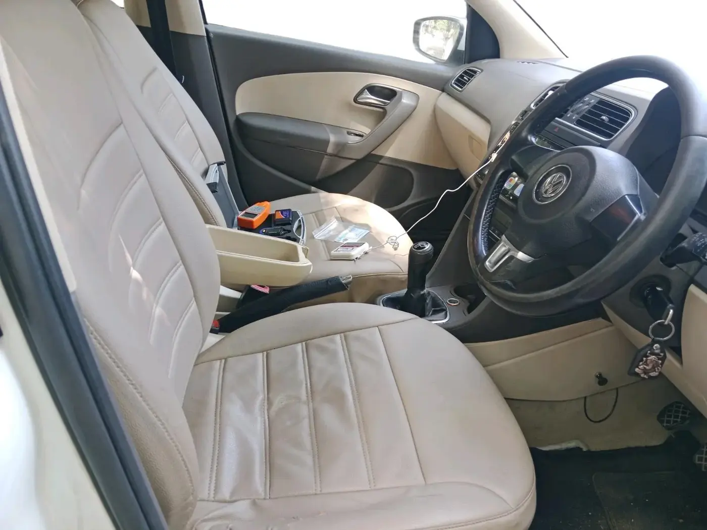 2010 Volkswagen Vento COMFORTLINE 1.6, Petrol, Manual, 87,929 km, interior