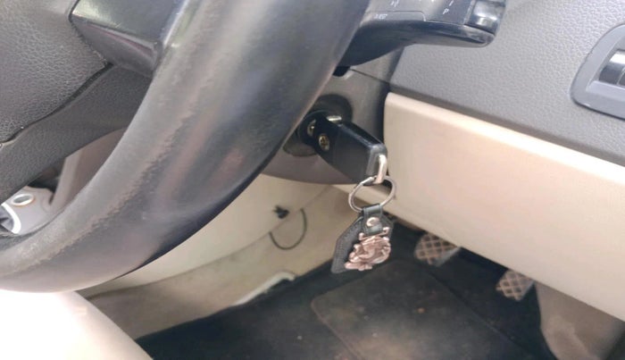 2010 Volkswagen Vento COMFORTLINE 1.6, Petrol, Manual, 87,929 km, interior