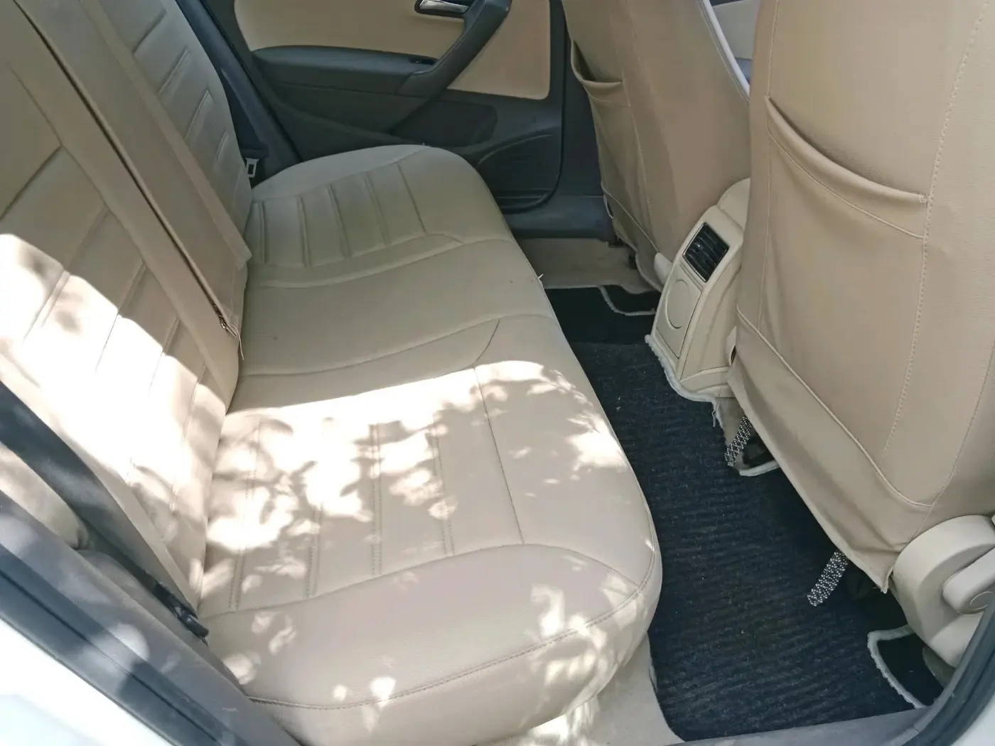 2010 Volkswagen Vento COMFORTLINE 1.6, Petrol, Manual, 87,929 km, interior