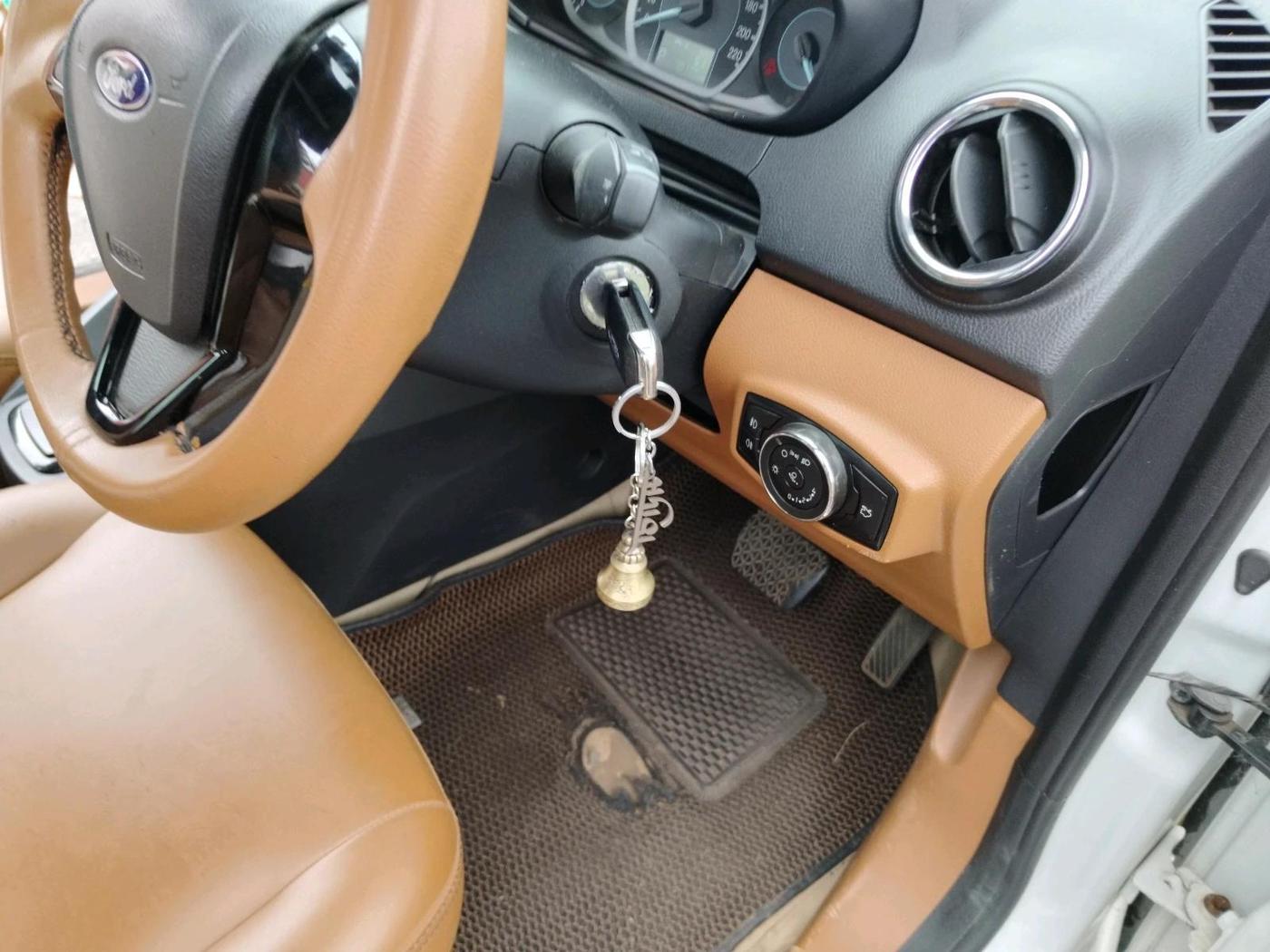 2017 Ford Figo Aspire TITANIUM 1.5 PETROL AT, CNG, Automatic, 70,139 km, interior