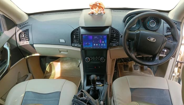 2016 Mahindra XUV500 W4, Diesel, Manual, 1,09,956 km, interior