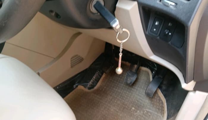 2016 Mahindra XUV500 W4, Diesel, Manual, 1,09,956 km, interior