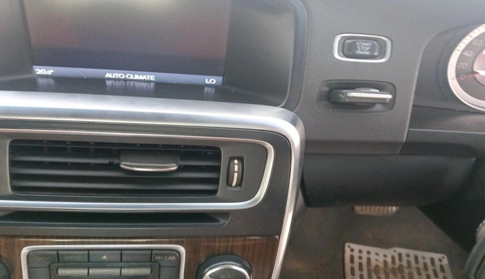 2013 Volvo S60 SUMMUM D4, Diesel, Automatic, 1,30,533 km, interior