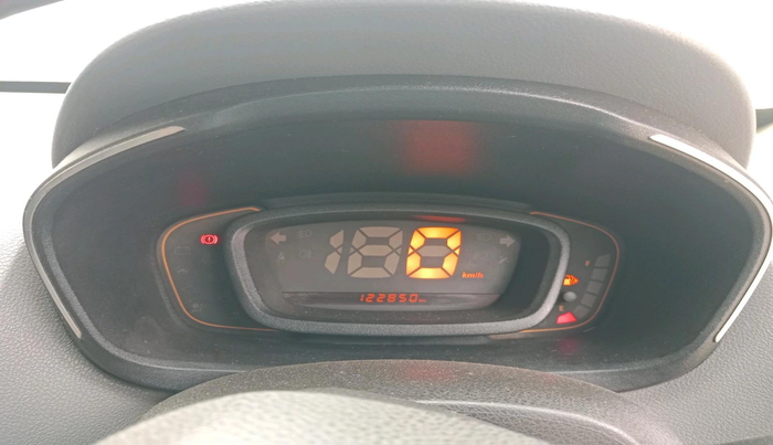 2017 Renault Kwid RXT 1.0 (O), Petrol, Manual, 1,22,850 km, interior