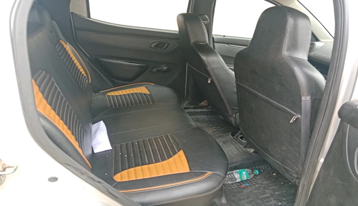 2017 Renault Kwid RXT 1.0 (O), Petrol, Manual, 1,22,850 km, interior