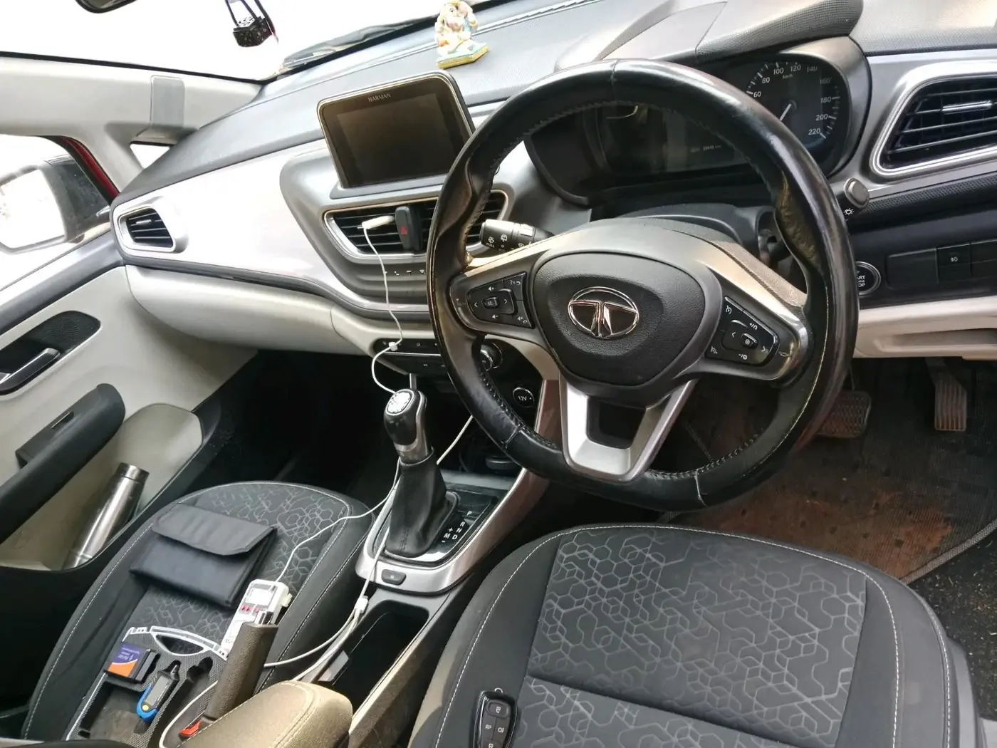 2023 Tata ALTROZ XZA, Petrol, Automatic, 28,975 km, interior