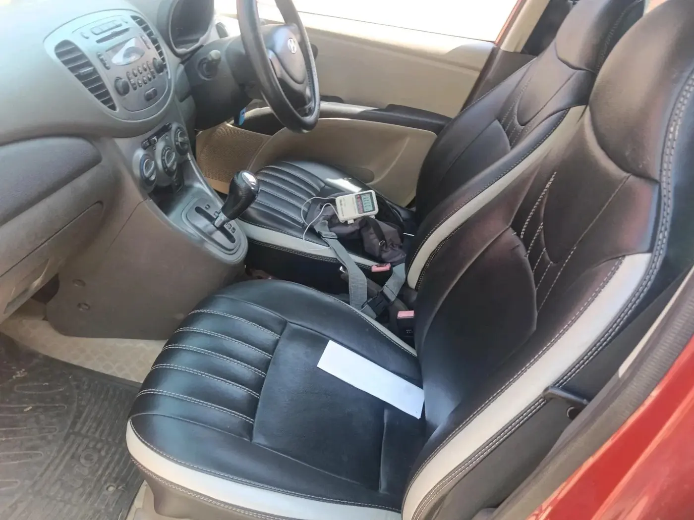 2011 Hyundai i10 SPORTZ 1.2 AT, Petrol, Automatic, 86,788 km, interior