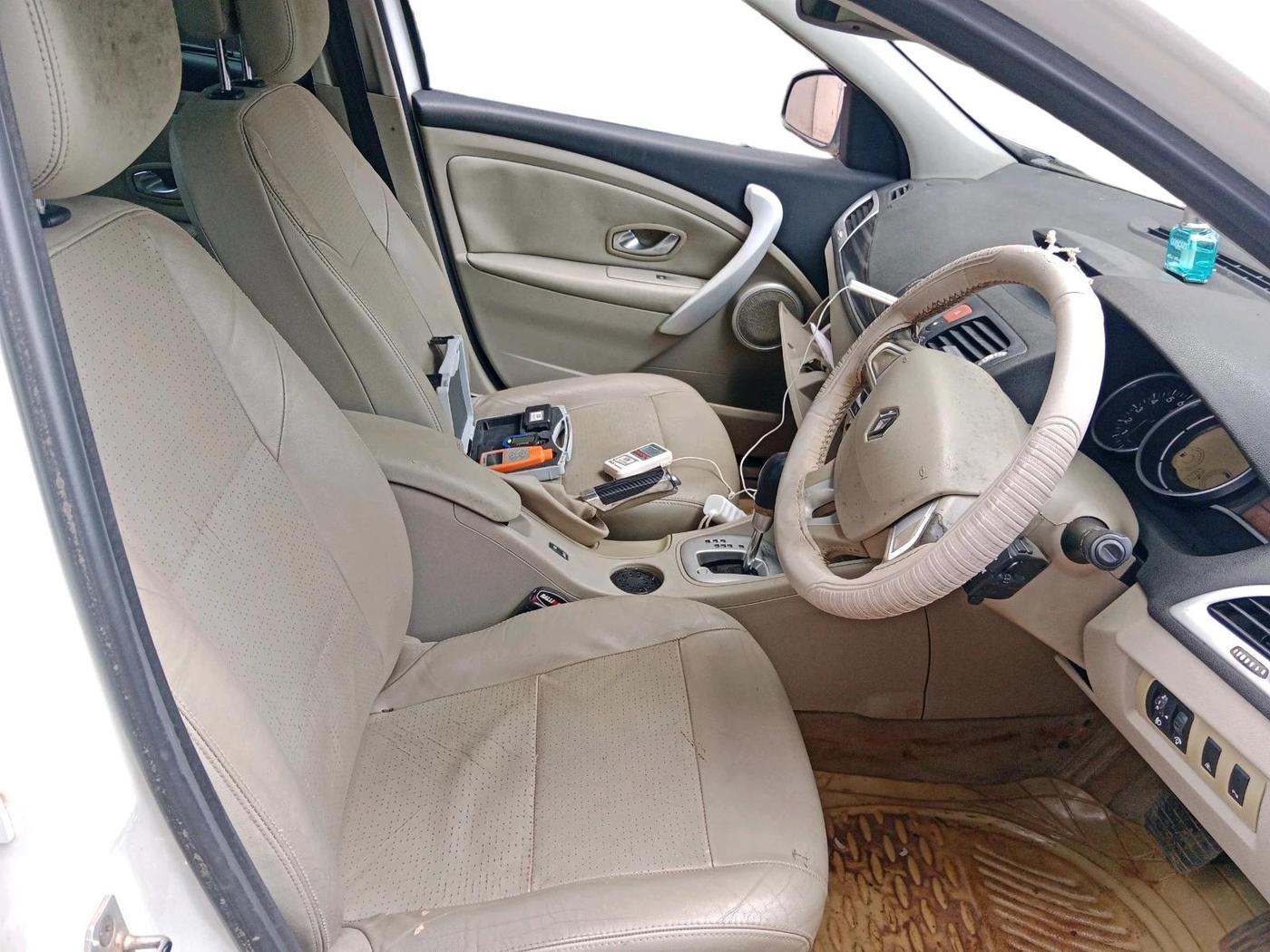 2012 Renault Fluence 2.0 E4 AT, Petrol, Automatic, 85,859 km, interior