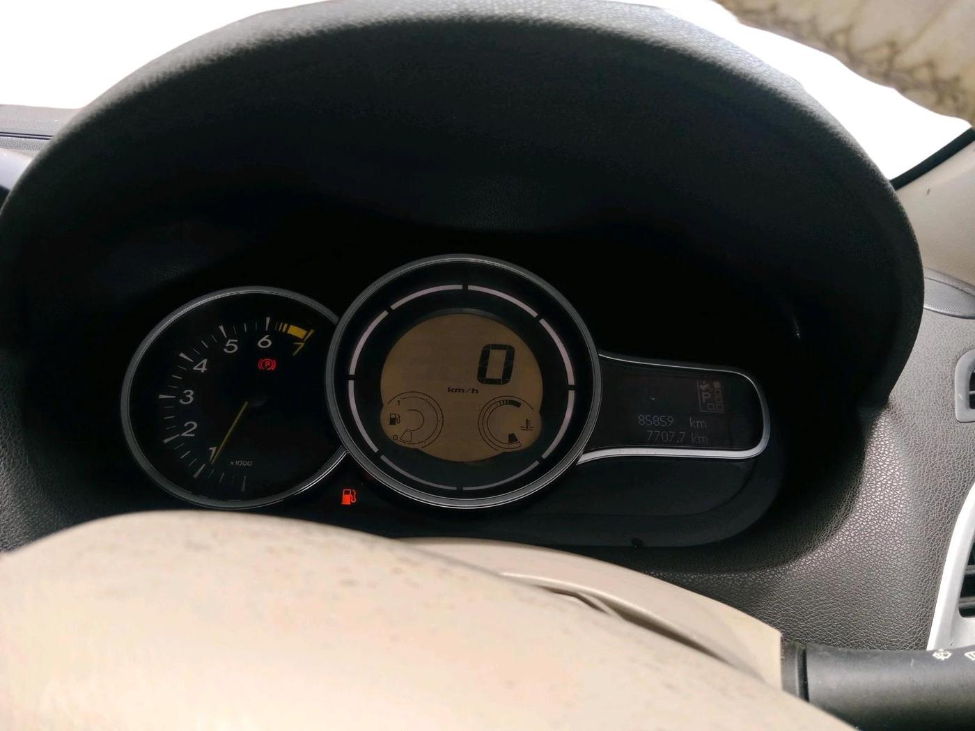 2012 Renault Fluence 2.0 E4 AT, Petrol, Automatic, 85,859 km, interior