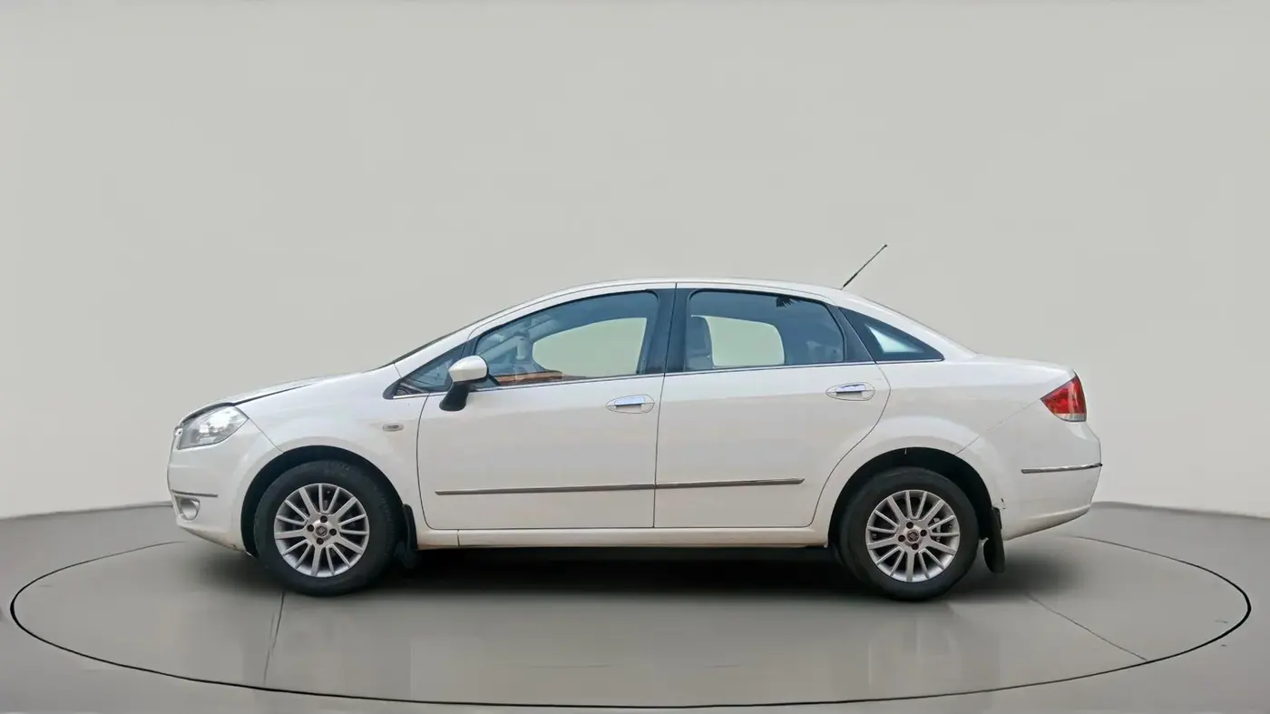 2011 Fiat Linea EMOTION 1.4, Petrol, Manual, 65,751 km, exterior