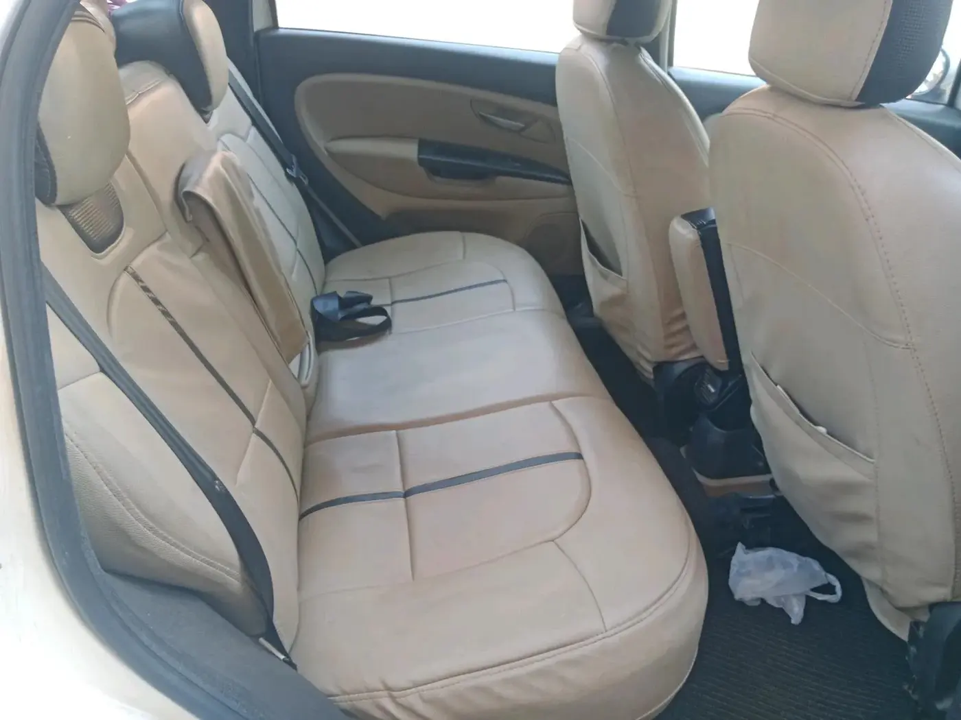 2011 Fiat Linea EMOTION 1.4, Petrol, Manual, 65,751 km, interior