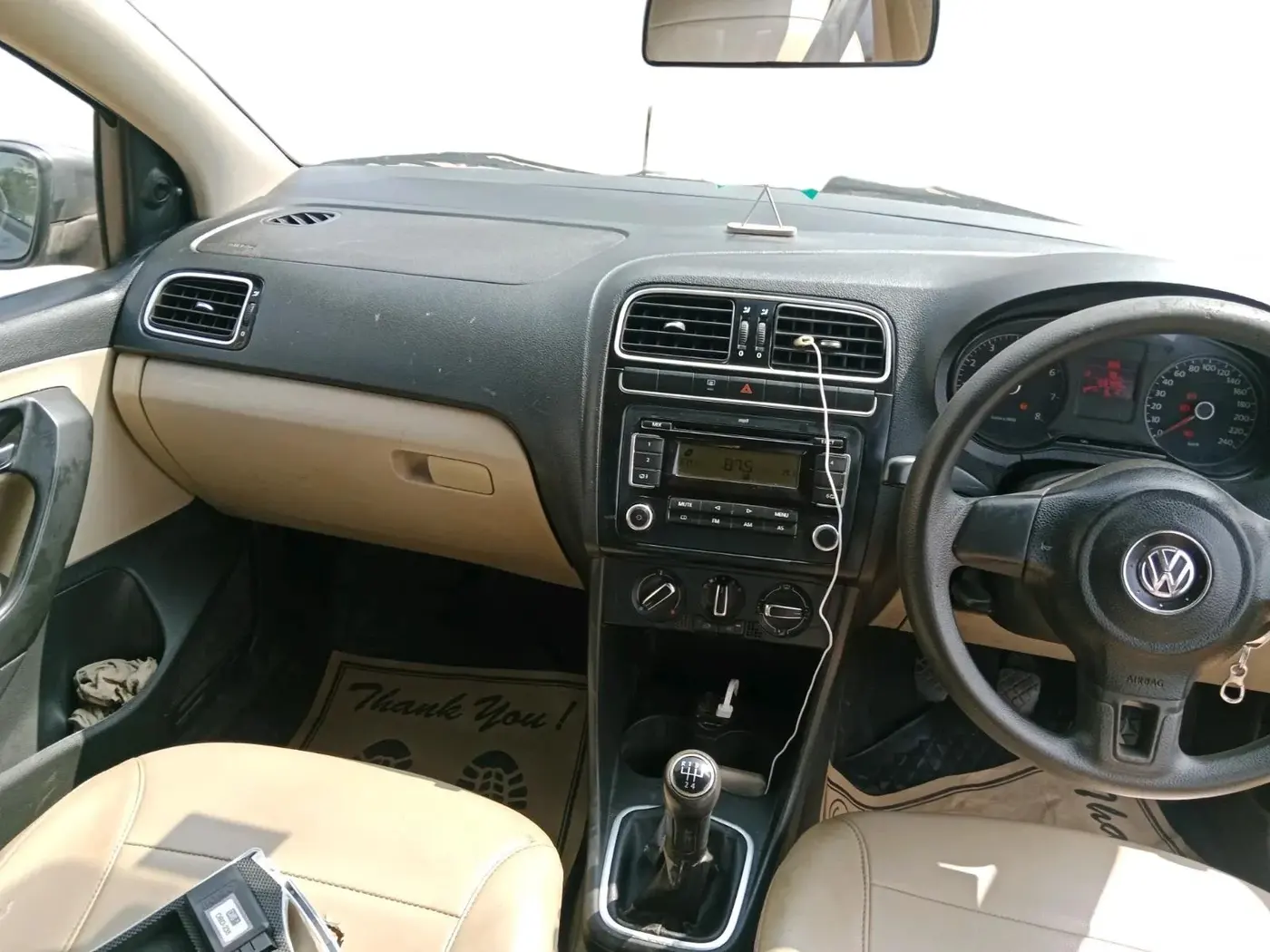 2010 Volkswagen Polo HIGHLINE1.2L, Petrol, Manual, 1,68,709 km, interior