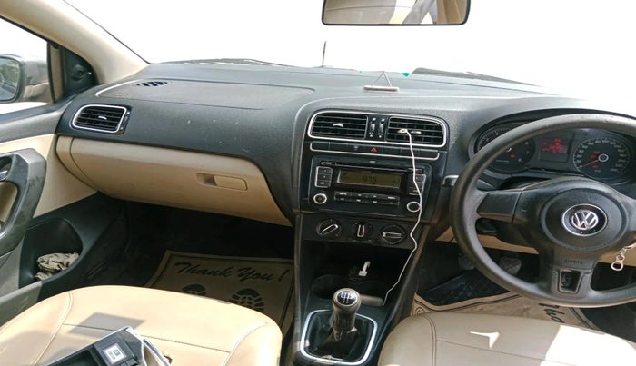 2010 Volkswagen Polo HIGHLINE1.2L, Petrol, Manual, 1,68,709 km, interior