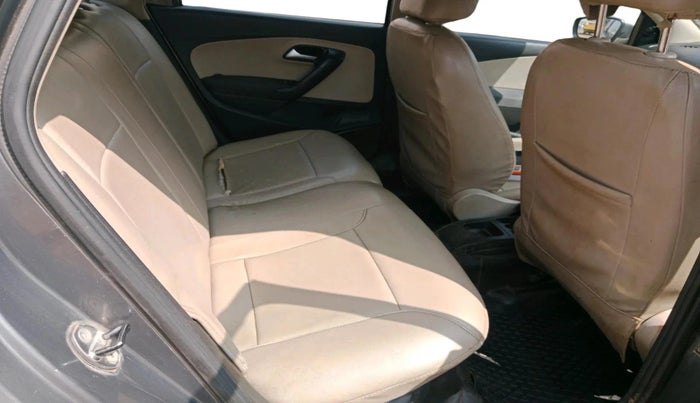 2010 Volkswagen Polo HIGHLINE1.2L, Petrol, Manual, 1,68,709 km, interior