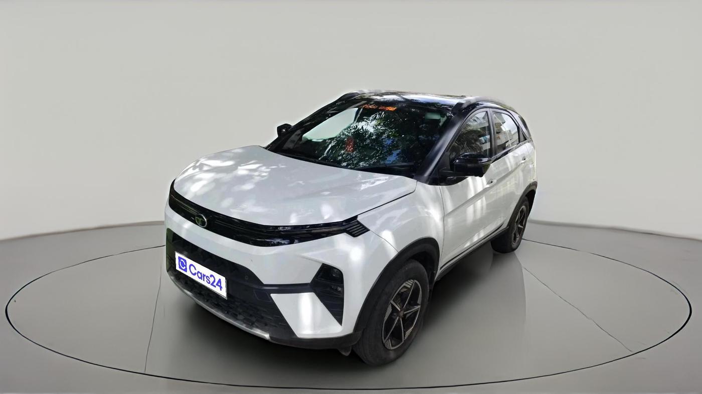 2024 Tata NEXON FEARLESS + SUNROOF AMT DUAL TONE 1.5 DIESEL, Diesel, Automatic, 63,546 km, exterior
