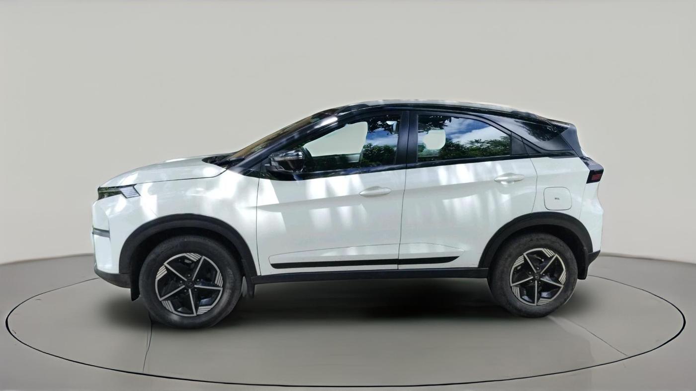 2024 Tata NEXON FEARLESS + SUNROOF AMT DUAL TONE 1.5 DIESEL, Diesel, Automatic, 63,546 km, exterior