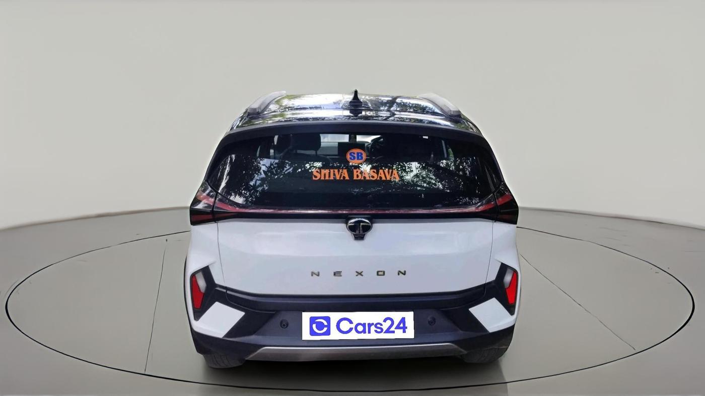 2024 Tata NEXON FEARLESS + SUNROOF AMT DUAL TONE 1.5 DIESEL, Diesel, Automatic, 63,546 km, exterior