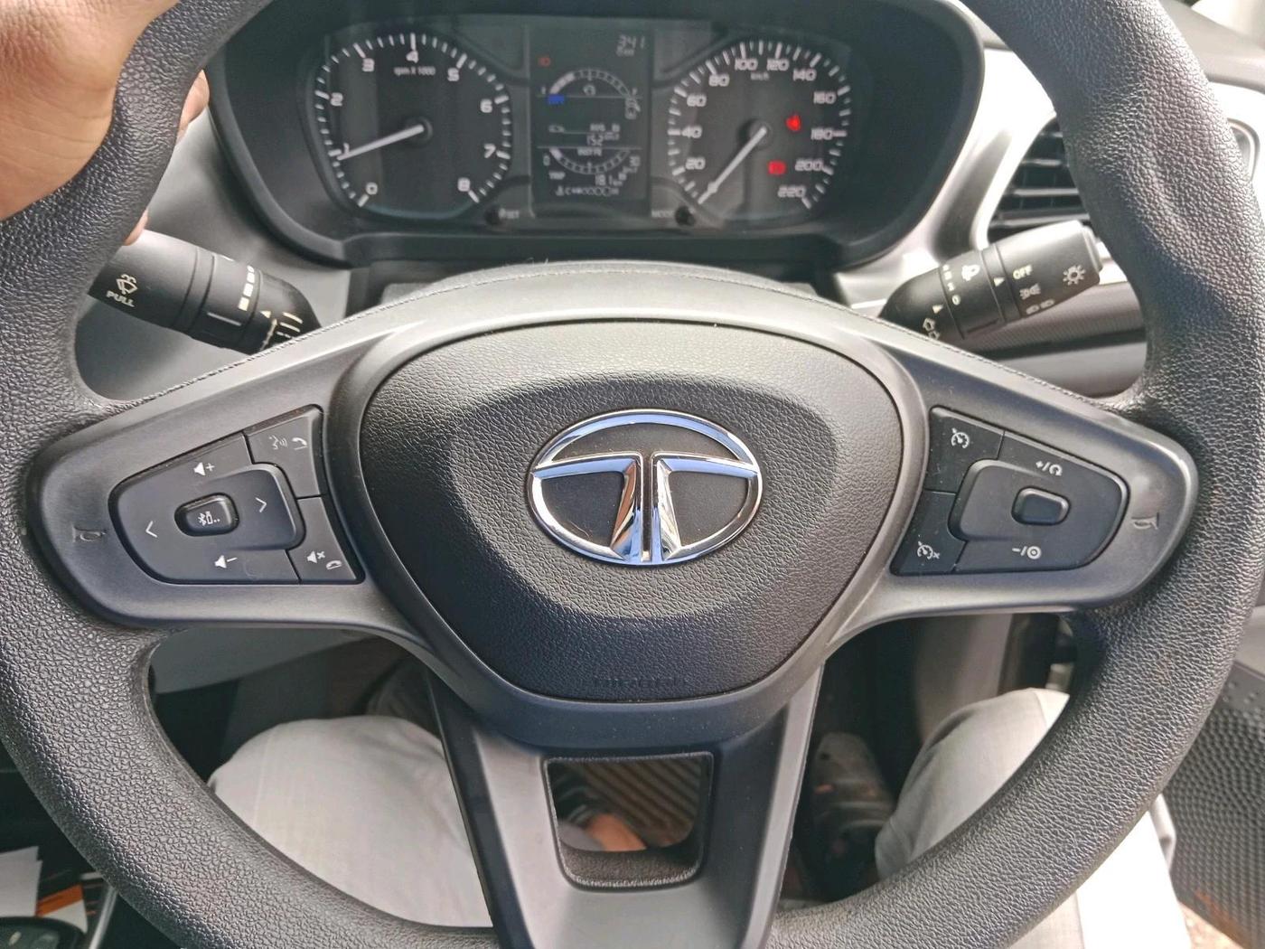 2020 Tata ALTROZ XT PETROL, Petrol, Manual, 14,155 km, interior