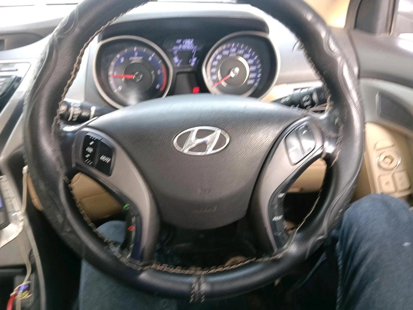 2014 Hyundai New Elantra 1.6 S MT DIESEL, Diesel, Manual, 2,48,960 km, interior