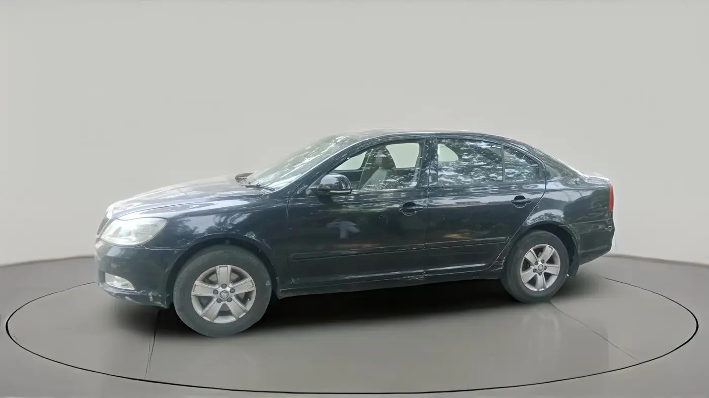 2011 Skoda Laura AMBITION 2.0 TDI CR AT, Diesel, Automatic, 1,15,045 km, exterior