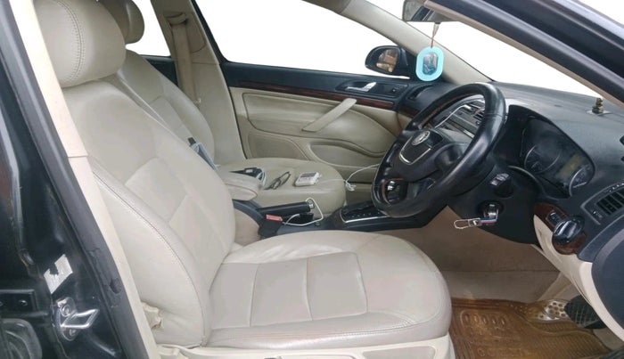 2011 Skoda Laura AMBITION 2.0 TDI CR AT, Diesel, Automatic, 1,15,045 km, interior