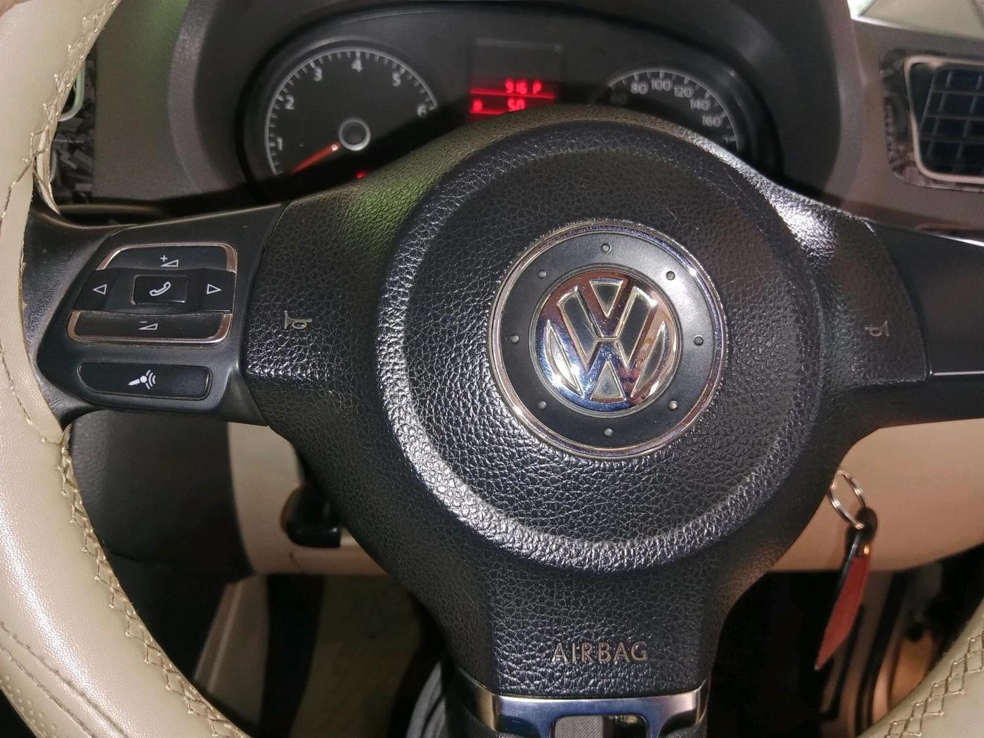 2012 Volkswagen Vento HIGHLINE PETROL AT, Petrol, Automatic, 81,157 km, interior