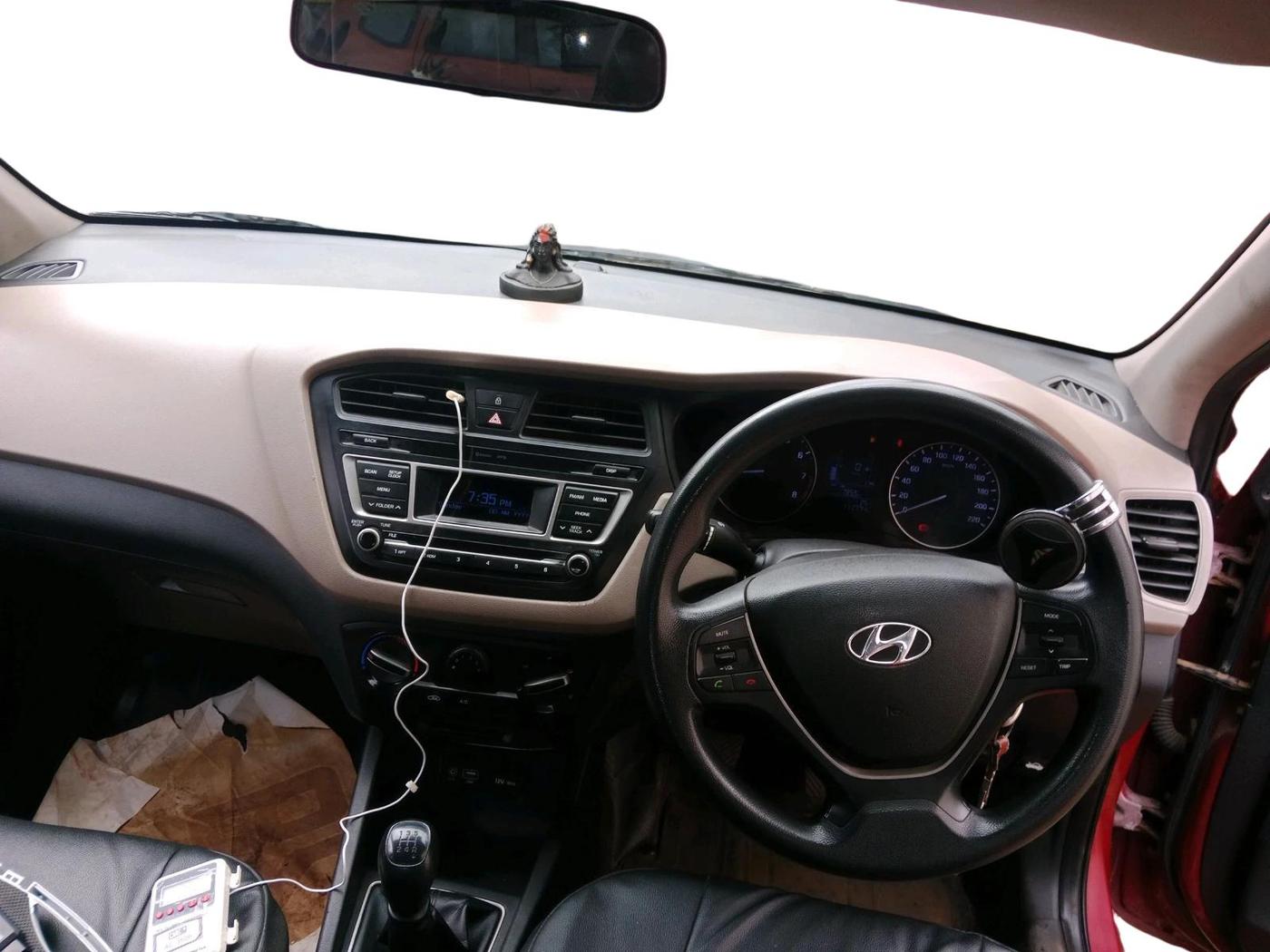 2015 Hyundai i20 SPORTZ 1.4 AT, Petrol, Automatic, 1,11,774 km, interior