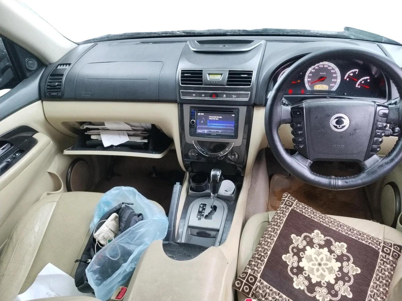 2014 Ssangyong Rexton RX7, Diesel, Automatic, 1,77,288 km, interior