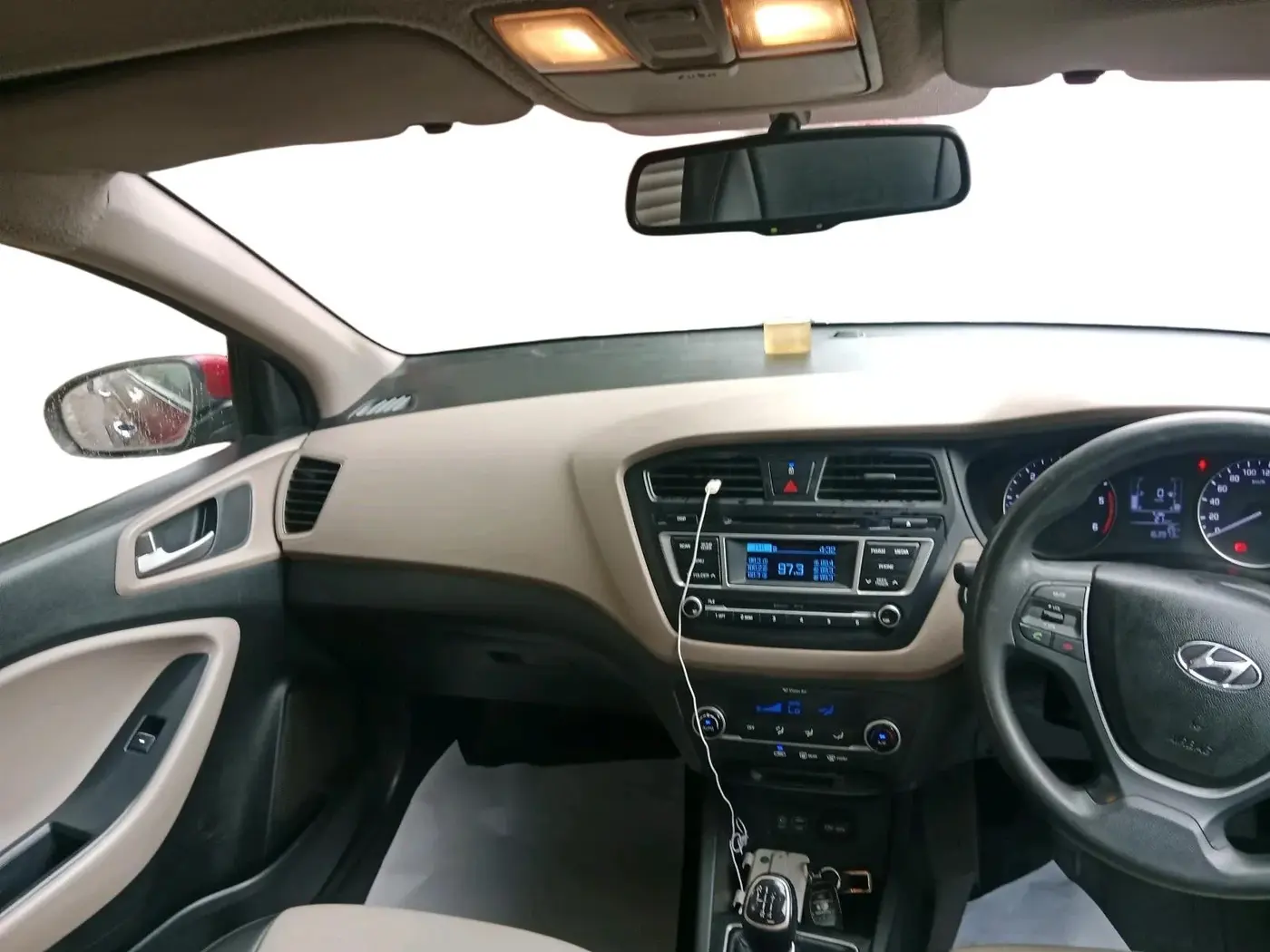 2015 Hyundai Elite i20 SPORTZ 1.4 (O) CRDI, Diesel, Manual, 1,63,973 km, interior