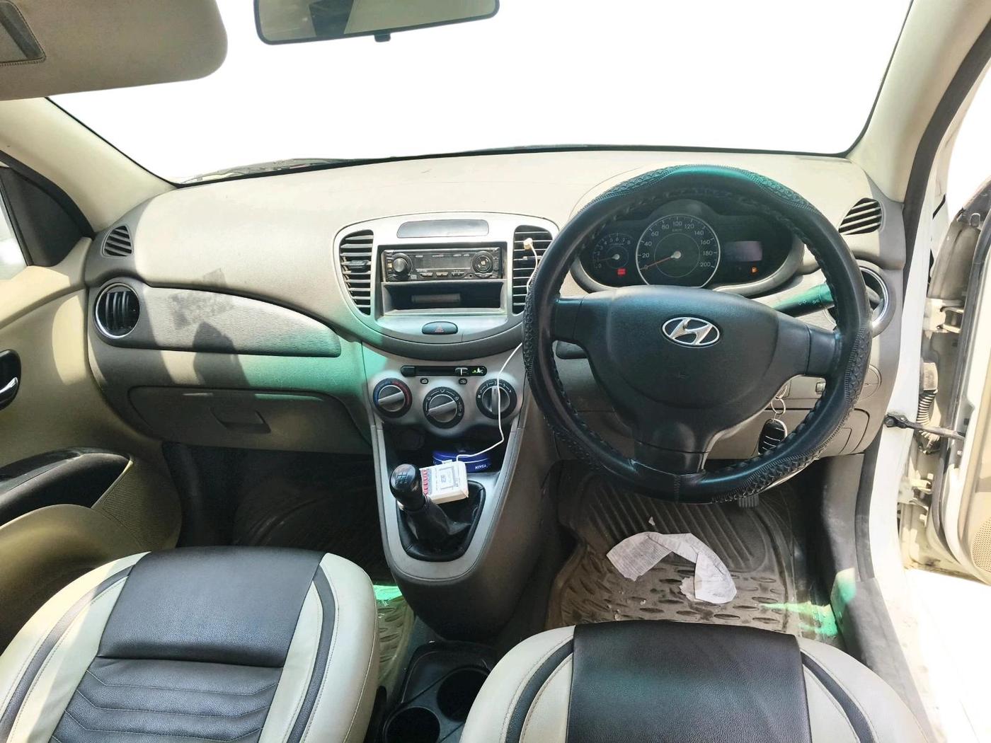 2011 Hyundai i10 MAGNA 1.2, Petrol, Manual, 1,31,866 km, interior