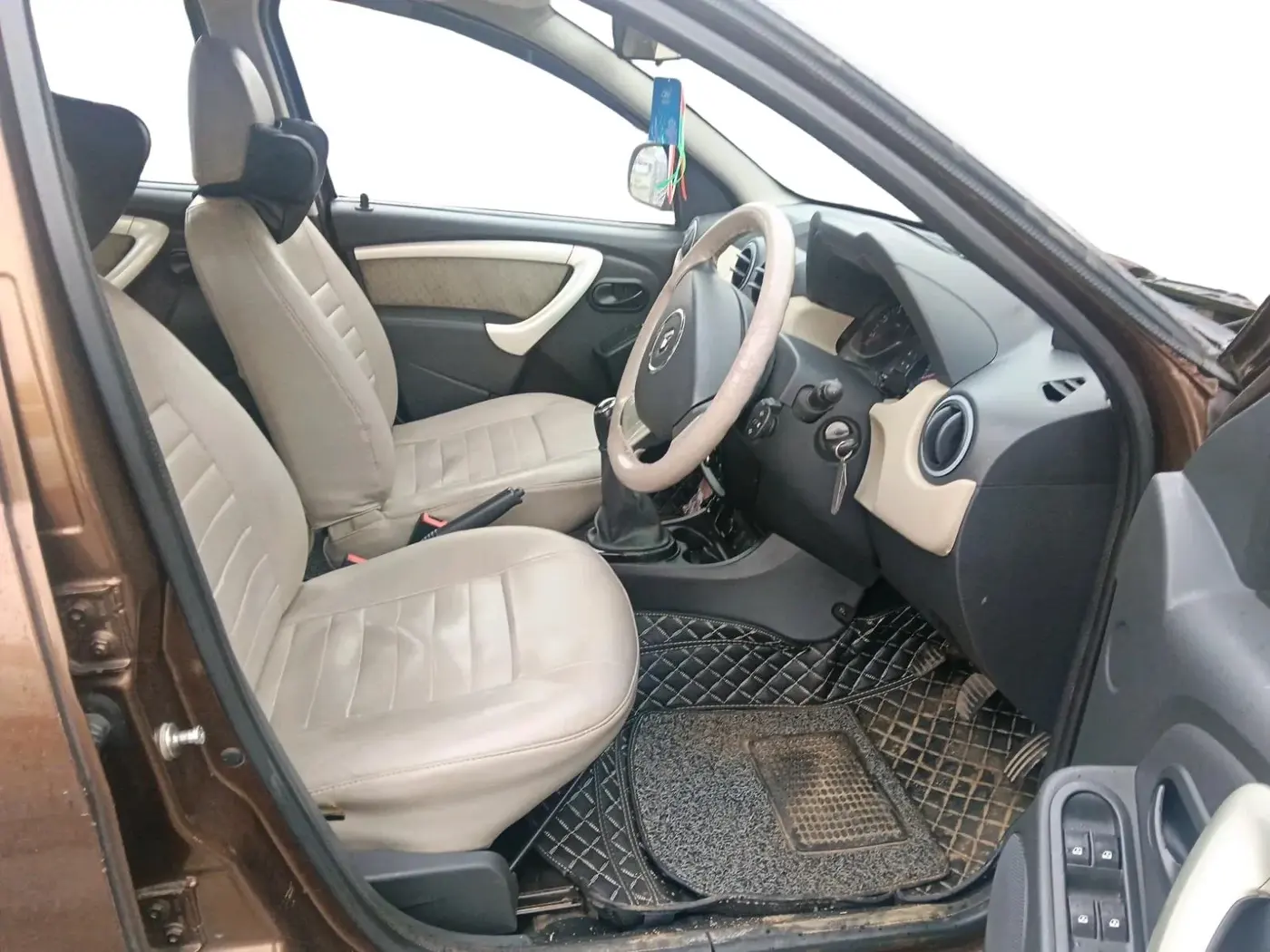 2014 Renault Duster 85 PS RXL DIESEL, Diesel, Manual, 1,09,826 km, interior