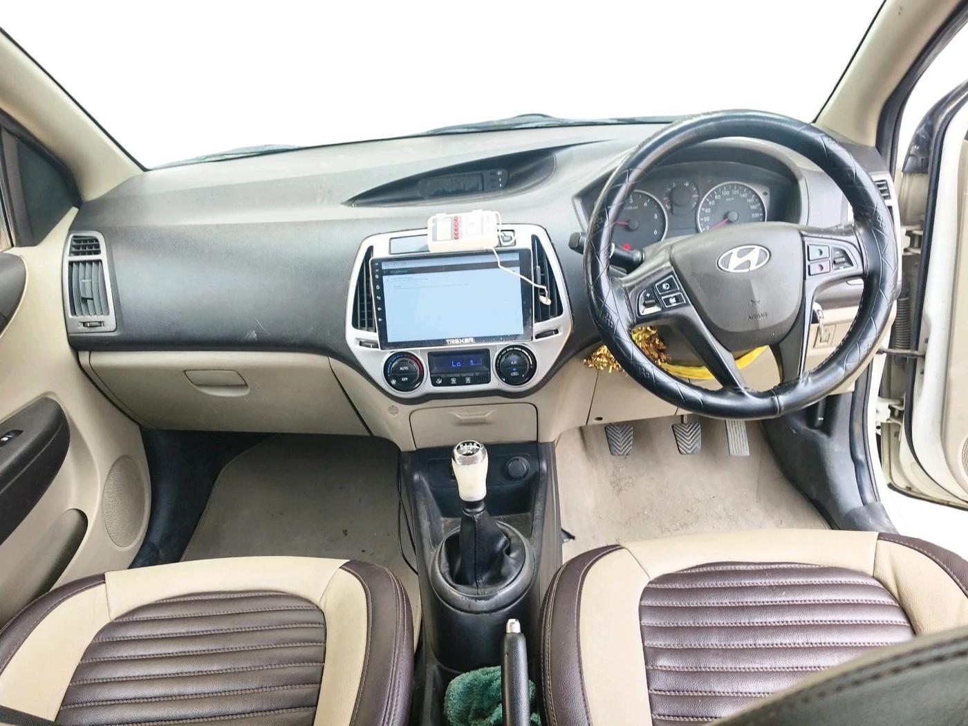 2013 Hyundai i20 SPORTZ 1.4 CRDI, Diesel, Manual, 1,41,974 km, interior