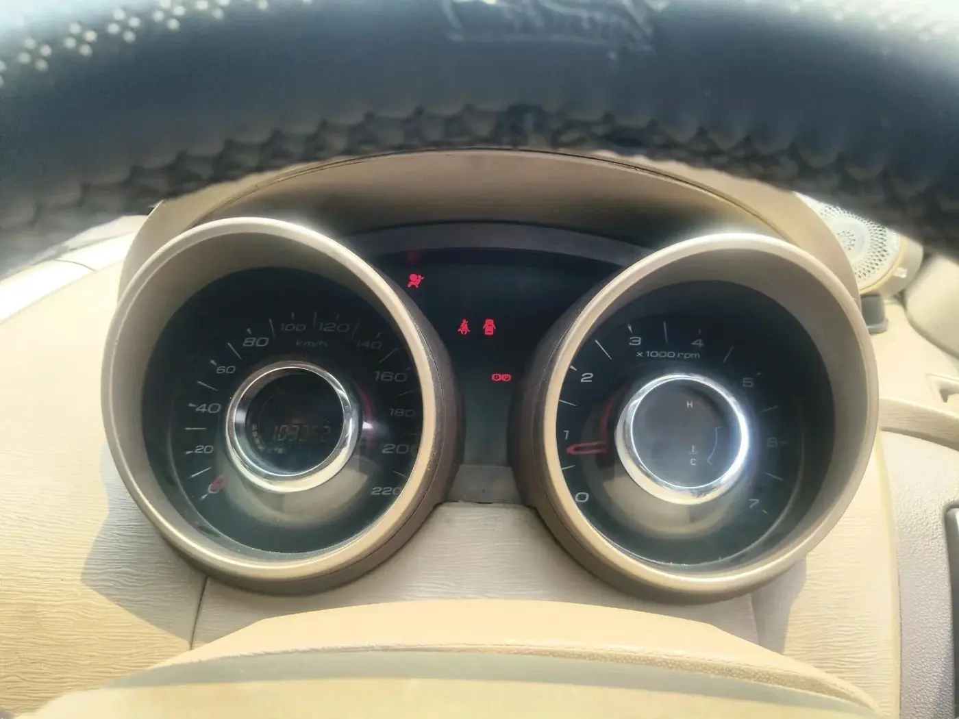 2012 Mahindra XUV500 W8, Diesel, Manual, 1,03,352 km, interior