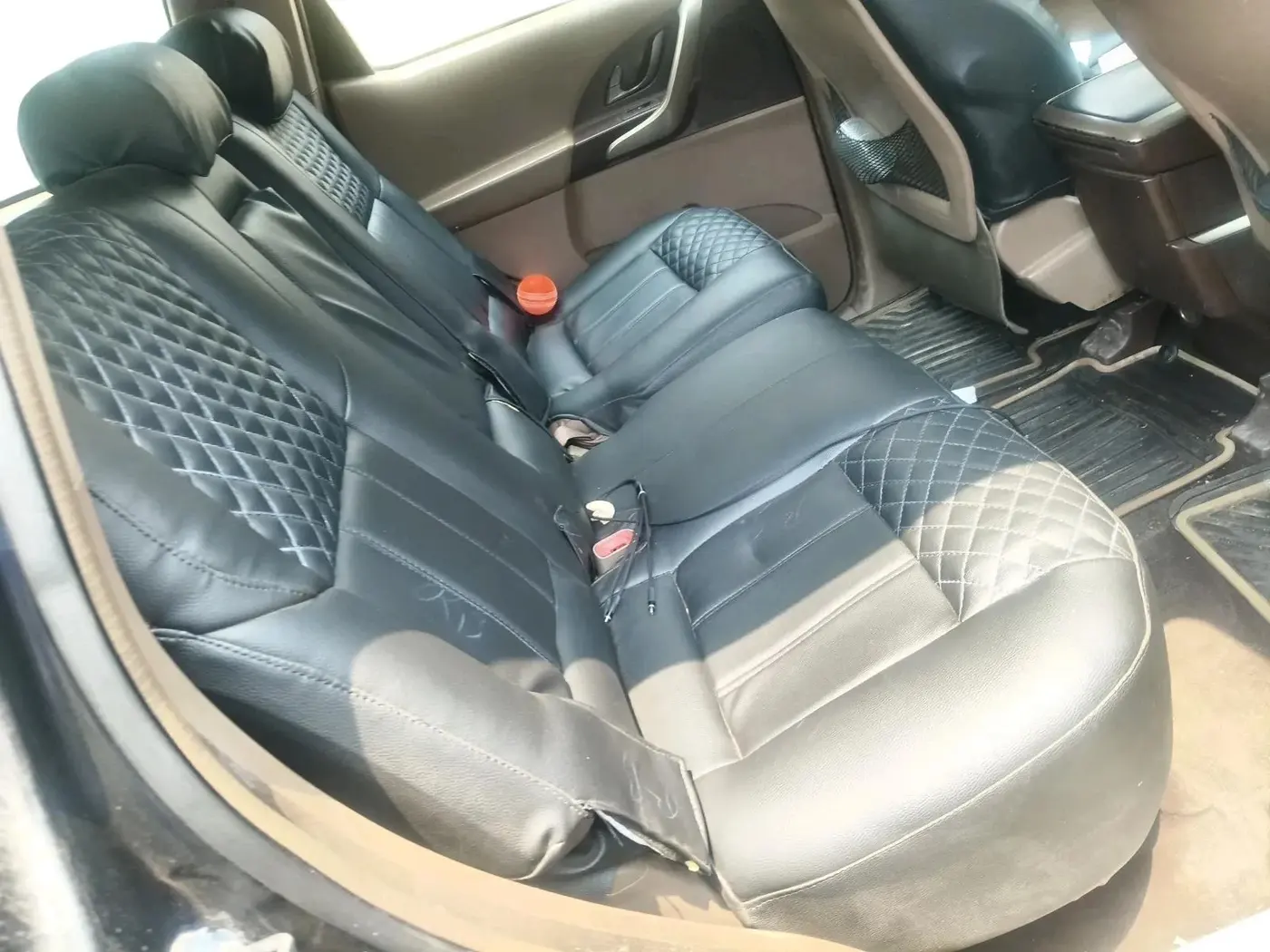 2012 Mahindra XUV500 W8, Diesel, Manual, 1,03,352 km, interior