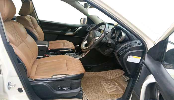 2018 Mahindra XUV500 W11 AT, Diesel, Automatic, 1,22,900 km, interior