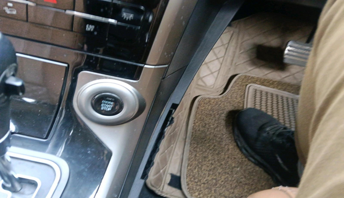 2018 Mahindra XUV500 W11 AT, Diesel, Automatic, 1,22,900 km, interior