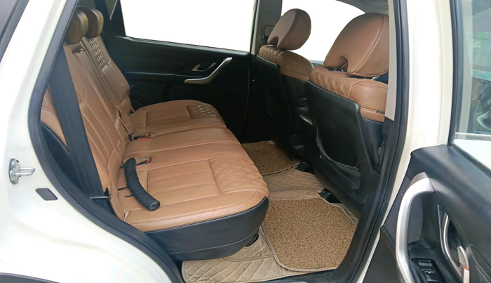 2018 Mahindra XUV500 W11 AT, Diesel, Automatic, 1,22,900 km, interior