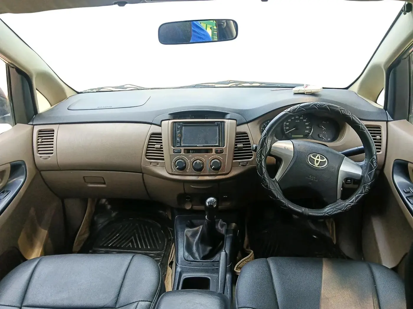 2015 Toyota Innova 2.5 GX 8 STR, Diesel, Manual, 1,28,184 km, interior