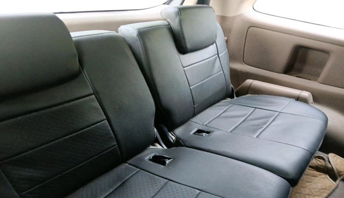 2015 Toyota Innova 2.5 GX 8 STR, Diesel, Manual, 1,28,184 km, interior