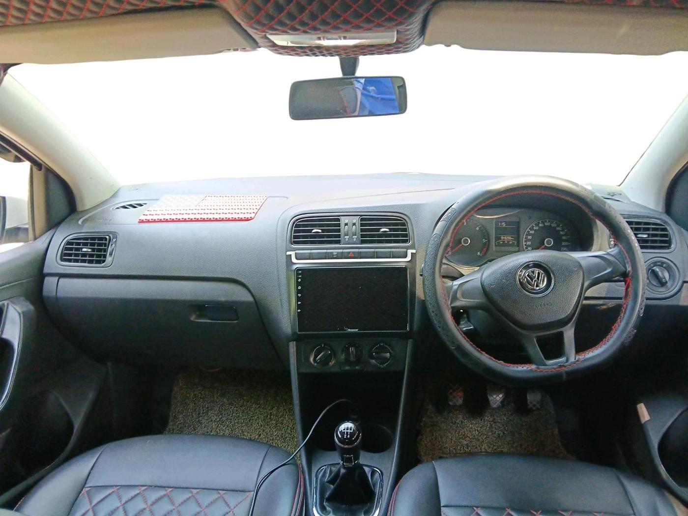 2015 Volkswagen Polo COMFORTLINE 1.5L, Diesel, Manual, 94,698 km, interior