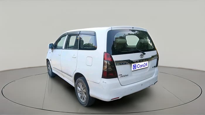 2013 Toyota Innova 2.5 GX 7 STR, Diesel, Manual, 1,14,943 km, exterior