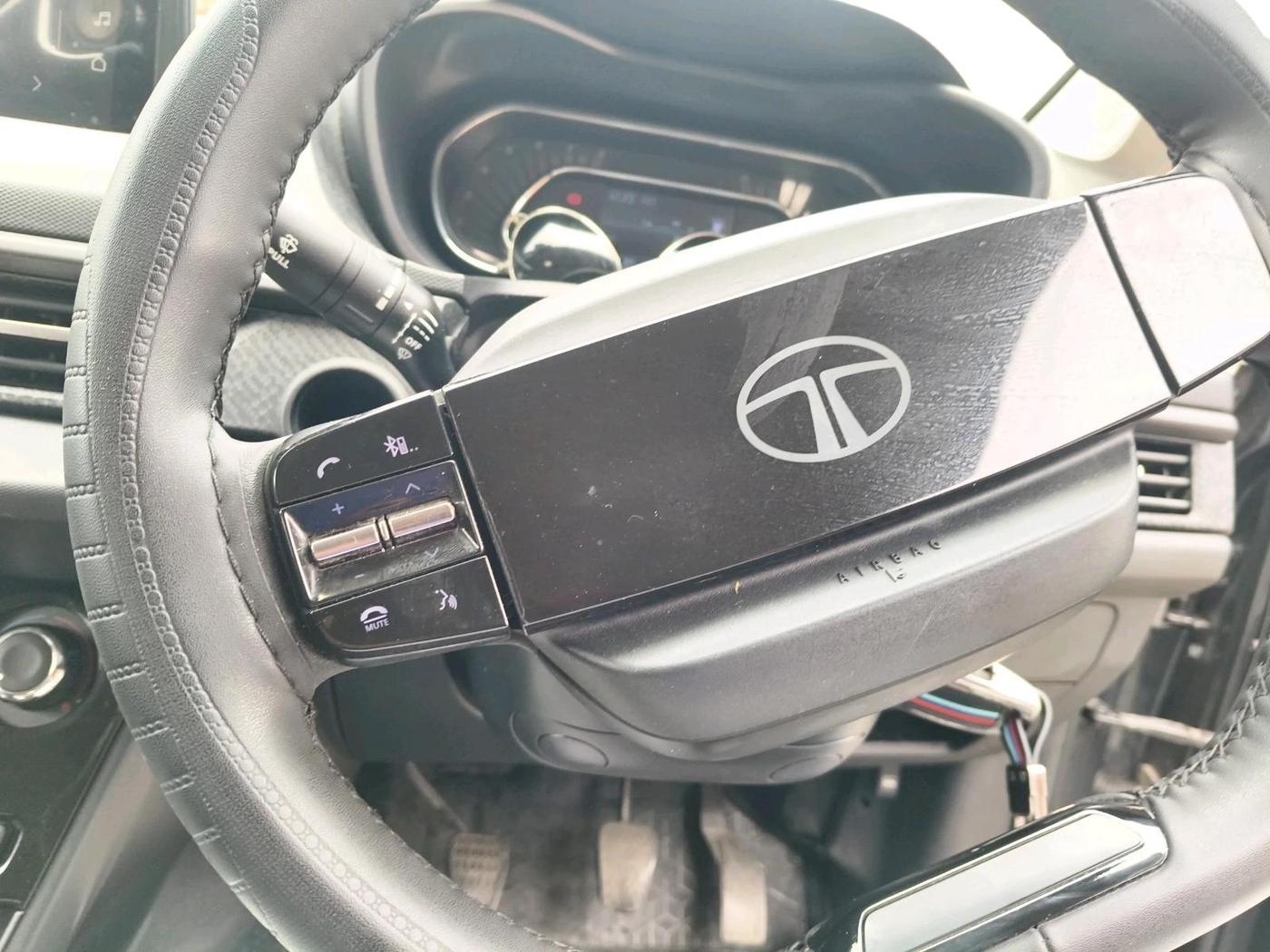 2025 Tata NEXON Smart + 1.5, Diesel, Manual, 34,835 km, interior