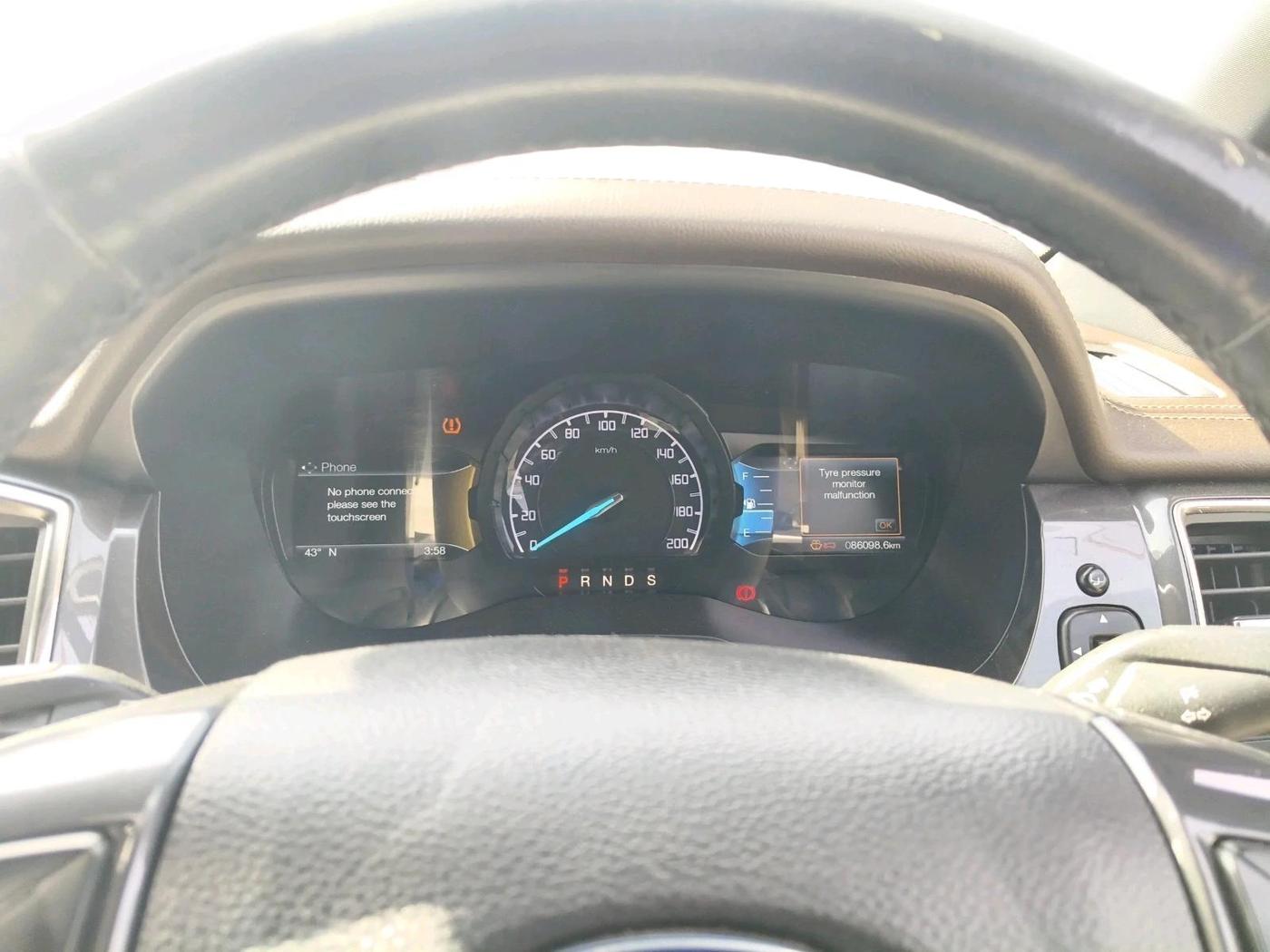 2017 Ford Endeavour TITANIUM 3.2 4X4 AT, Diesel, Automatic, 86,098 km, interior