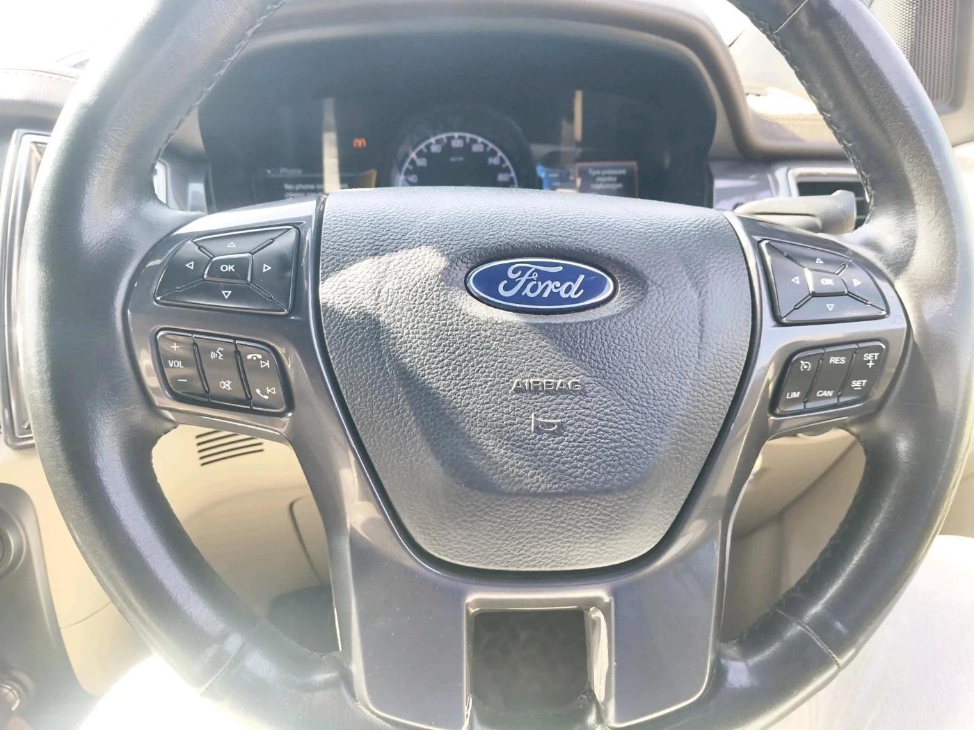 2017 Ford Endeavour TITANIUM 3.2 4X4 AT, Diesel, Automatic, 86,098 km, interior