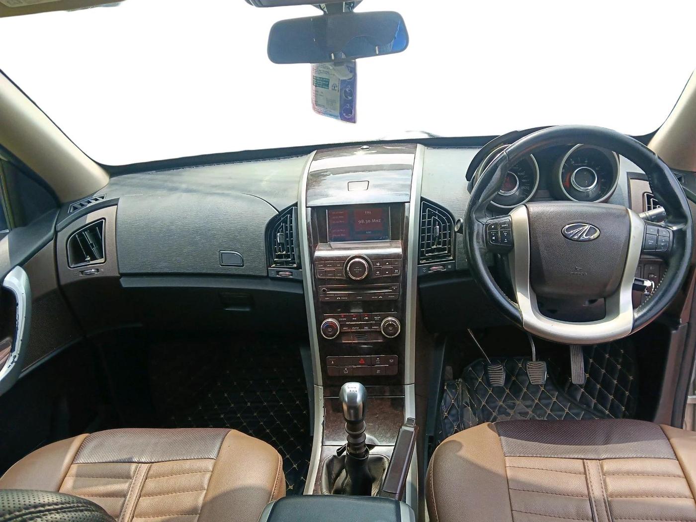 2014 Mahindra XUV500 W8, Diesel, Manual, 1,64,061 km, interior