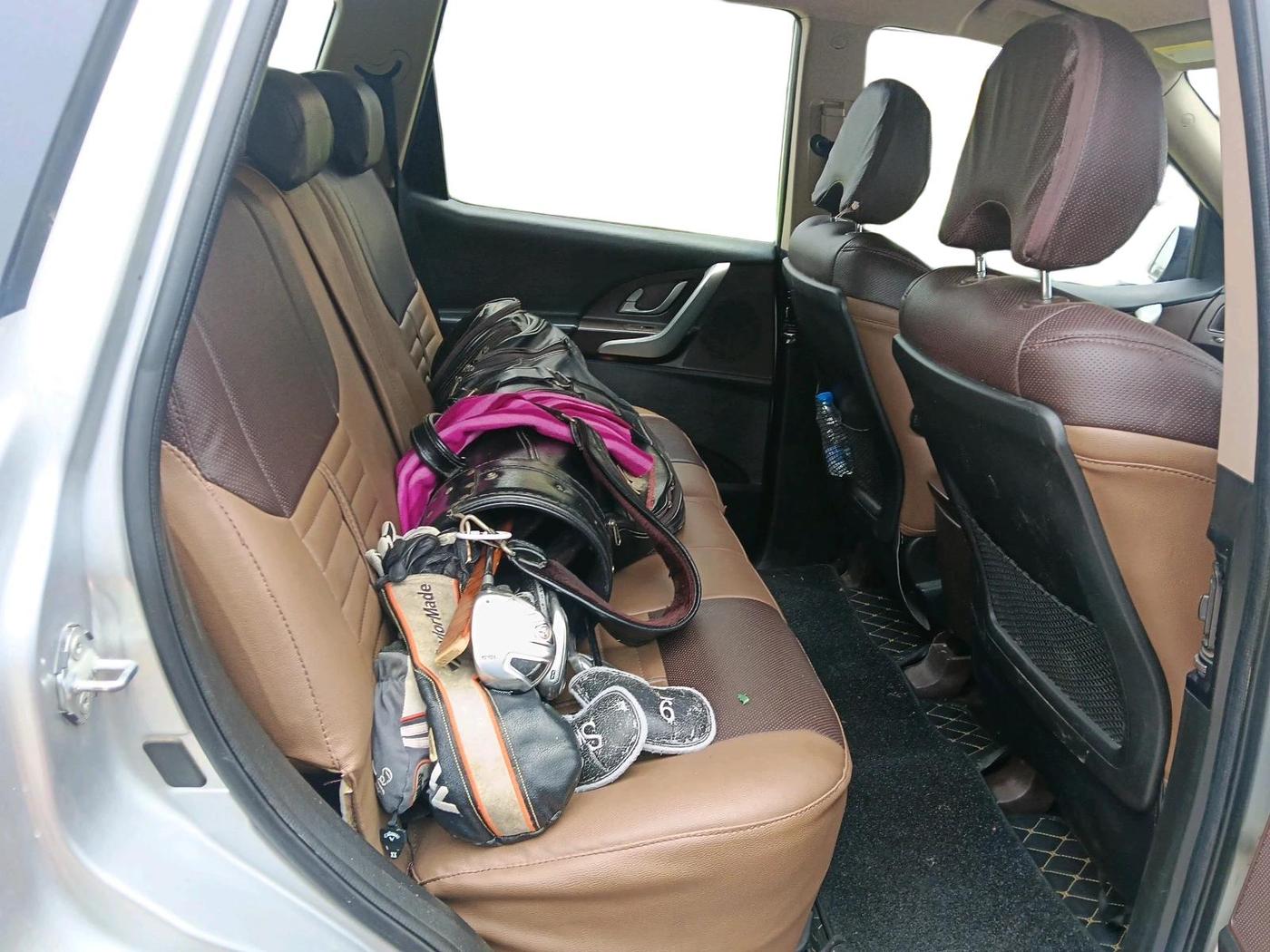 2014 Mahindra XUV500 W8, Diesel, Manual, 1,64,061 km, interior