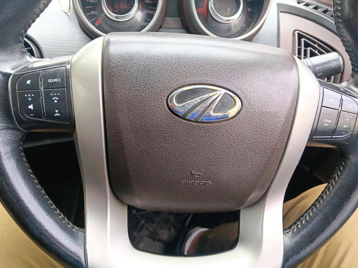 2014 Mahindra XUV500 W8, Diesel, Manual, 1,64,061 km, interior