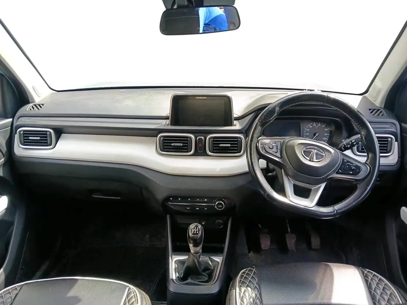 2023 Tata PUNCH CREATIVE  MT, Petrol, Manual, 39,263 km, interior