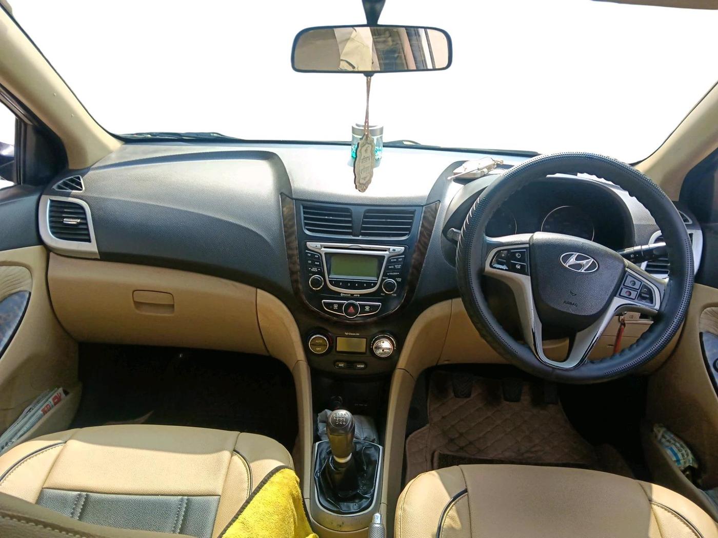 2011 Hyundai Verna FLUIDIC 1.6 CRDI EX, Diesel, Manual, 1,81,000 km, interior