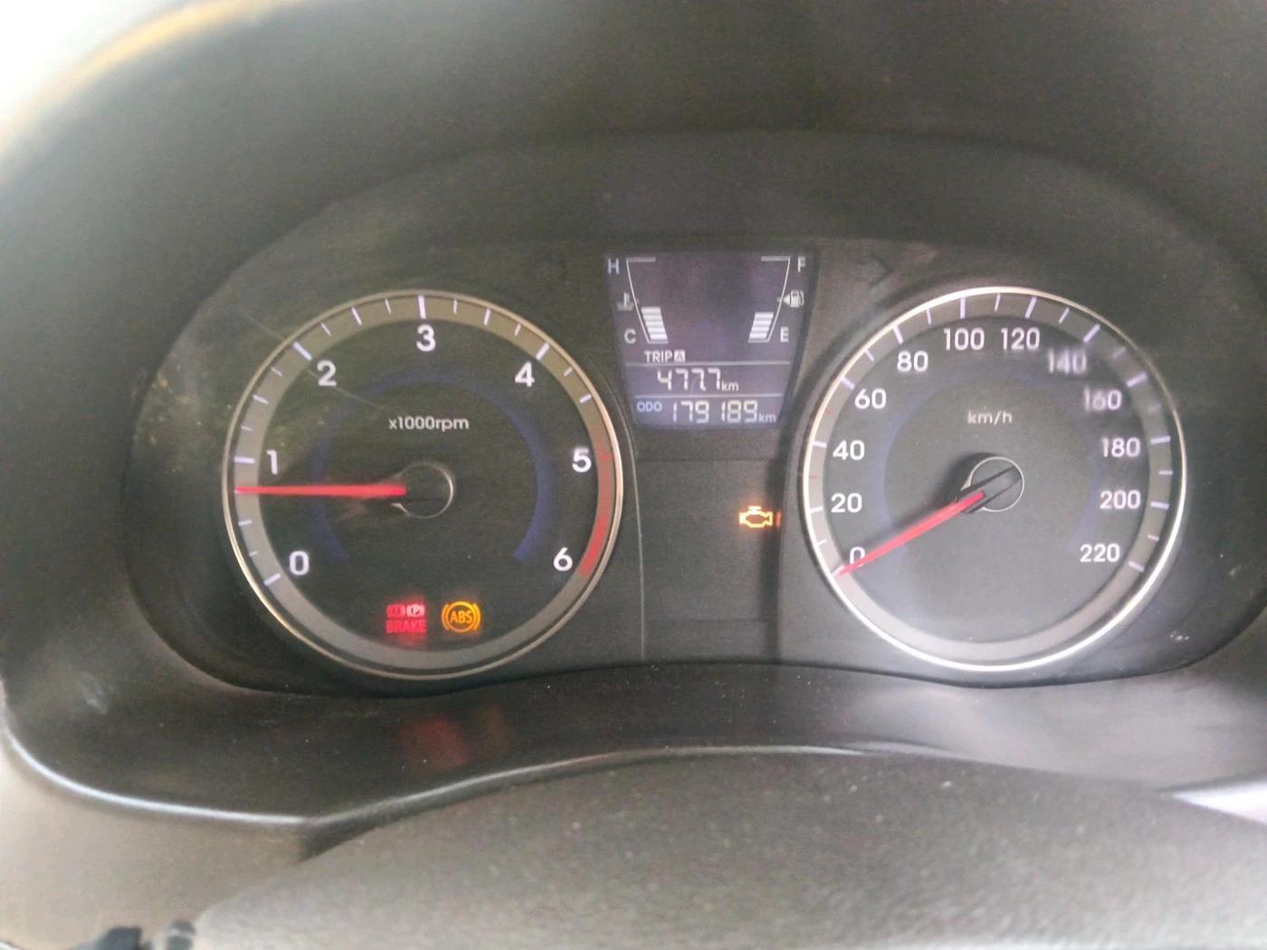 2011 Hyundai Verna FLUIDIC 1.6 CRDI EX, Diesel, Manual, 1,81,000 km, interior
